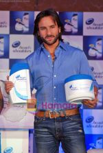 Saif Ali Khan at the launch of New Head N Shoulders Scalp Massage Cream in Mumbai on 29th Oct 2009 (24).JPG